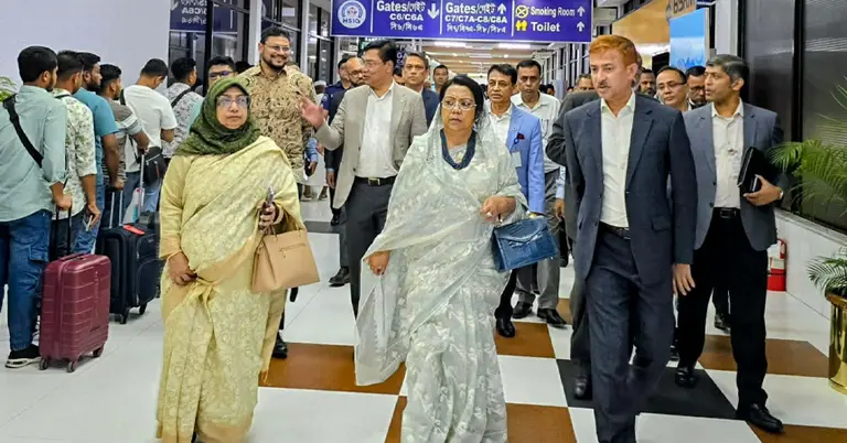 বিমানমন্ত্রী-প্রতিমন্ত্রীর বিমানবন্দর পরিদর্শন